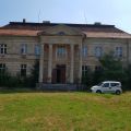 Pałac, ok. 32 km od Poznania - niedaleko  jezioro Strykowskie