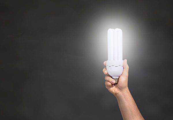 Człowiek który wie jak oszczędzać energię