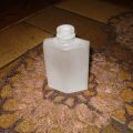 Sprzedam buteleczki 70 ml szkło białe matowe podstawa kształt rombu - zdjęcie 1