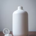 Butelka biała pojemność 500 ml z nakrętką - Wyprzedaż 50% - zdjęcie 1
