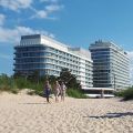 Lokal przy wejściu na plażę