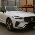 Samochód potestowy Volvo XC60 2025